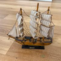 Modellino nave in legno