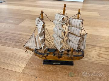 Modellino nave in legno