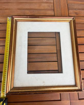 Cornice antica dorata con passepartout