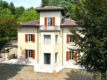 Villa di 380 m² con più di 5 locali a Terzo