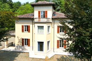 Villa di 380 m² con più di 5 locali a Terzo