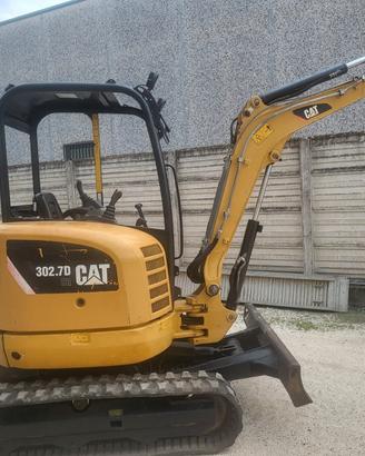 Miniescavatore usato CATERPILLAR 302.7D