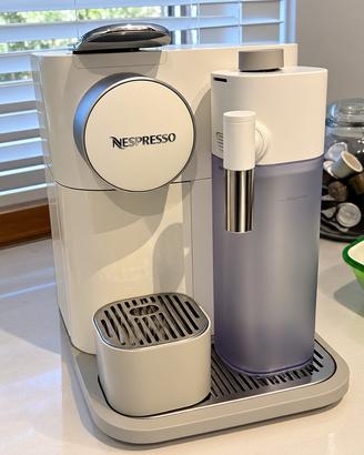 Nespresso Gran Lattissima + Porta capsule VIEW