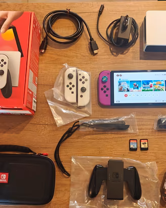Nintendo switch OLED  bianca+ coppia di  Joy con 