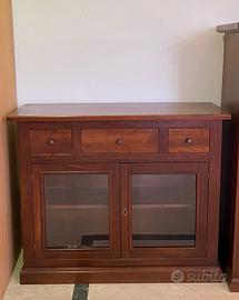 Credenza bassa con cassetti e ante in vetro
