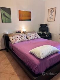 Letto matrimoniale + testiera comodini estraibili