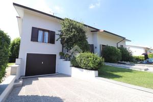 PORZIONE DI BIFAMILIARE A PORTO MANTOVANO