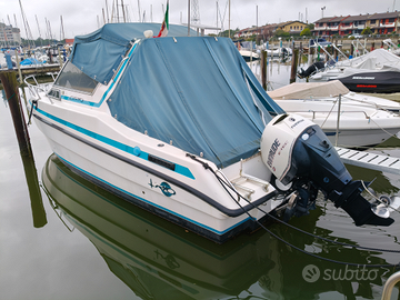 Rio 750cabin con fuoribordo