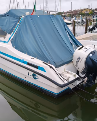 Rio 750cabin con fuoribordo