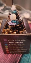 Piramide orgonite simbolo Yin Yang pietre naturali