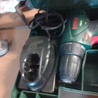 avvitatore bosch funzionante con batterie Esauste 