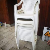 sedie e tavoli bianchi da giardino