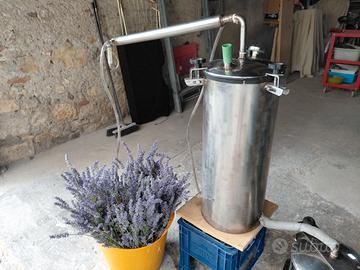 Distillatore / estrattore per oli essenziali