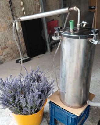 Distillatore / estrattore per oli essenziali