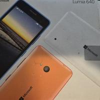 Microsoft Lumia 640 con cover inclusa