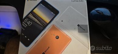 Microsoft Lumia 640 con cover inclusa