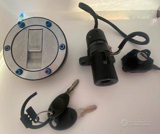 KIT SERRATURA TAPPO BENZINA APRILIA RSV/TUONO 2001
