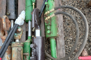 Pistoni idraulici terzo punto e braccetto laterale