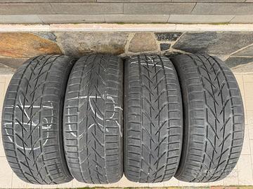 Pneumatici invernali 215/50 R18 92V