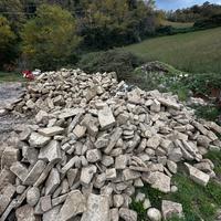 Sassi squadrati per case o muri