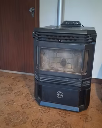Stufa a pellet usata GiGraco con tubi