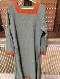 Abito medievale del secolo 1200+scarpe