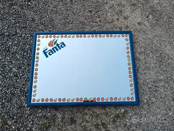 specchio pubblicitario 