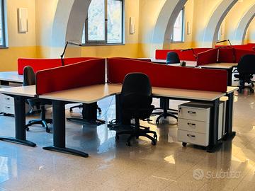 Postazioni lavoro composte da 4 scrivanie angolari