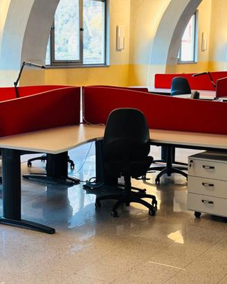 Postazioni lavoro composte da 4 scrivanie angolari
