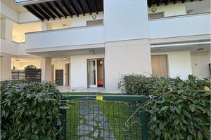 Appartamento con 2 camere, piano terra, garage, wi