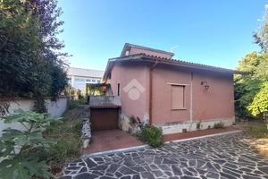 VILLA SINGOLA A RIGNANO FLAMINIO