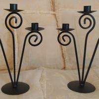 Coppia di candelabri in ferro lavorato brunito