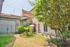 TERRATETTO DA RISTRUTTURARE CON DOPPI SERVIZI!!