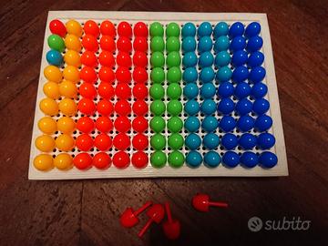 Giochi vintage: gioco da tavolo con chiodini