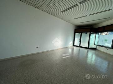 NEGOZIO A GARDONE VAL TROMPIA