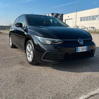 Golf 8 2022. 110cv automatico benzina/ibrida