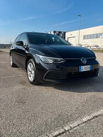 Golf 8 2022. 110cv automatico benzina/ibrida