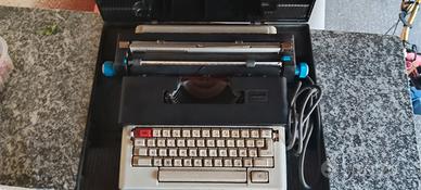Macchina da scrivere Olivetti 36C