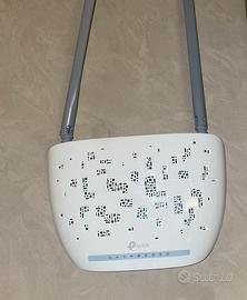 Modem TP-Link ADSL/Access Point con 4 porte LAN