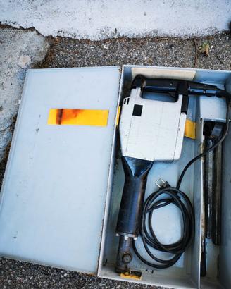 MARTELLO DEMOLITORE 220V - 1100 W  1450 colpi/min