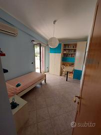 mobili  lavatrice cameretta armadio tavolo frigo 
