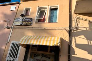 Loc. Comm. 2 livelli in piazza Cossiga Golfo Aranc