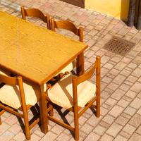 Tavolo da cucina allungabile e sei sedie abbinate