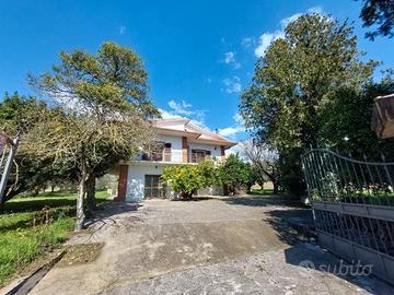 Casa indipendente con terreno annesso