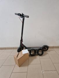 MONOPATTINO ELETTRICO XIAOMI nuovo

usato poco e b