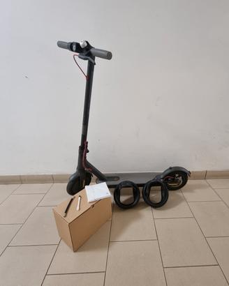 MONOPATTINO ELETTRICO XIAOMI nuovo

usato poco e b