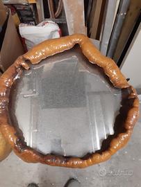 specchio con cornice d'albero 