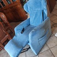POLTRONA RELAX ELETTRICA USATA POCHISSIMO