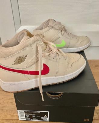 Air 1 Jordan Mid (gs)  “Pearl White “Beige