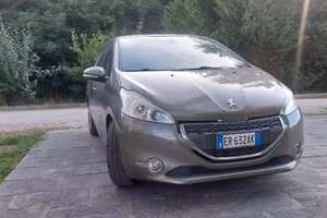 Peugeot 208 appena tagliandata